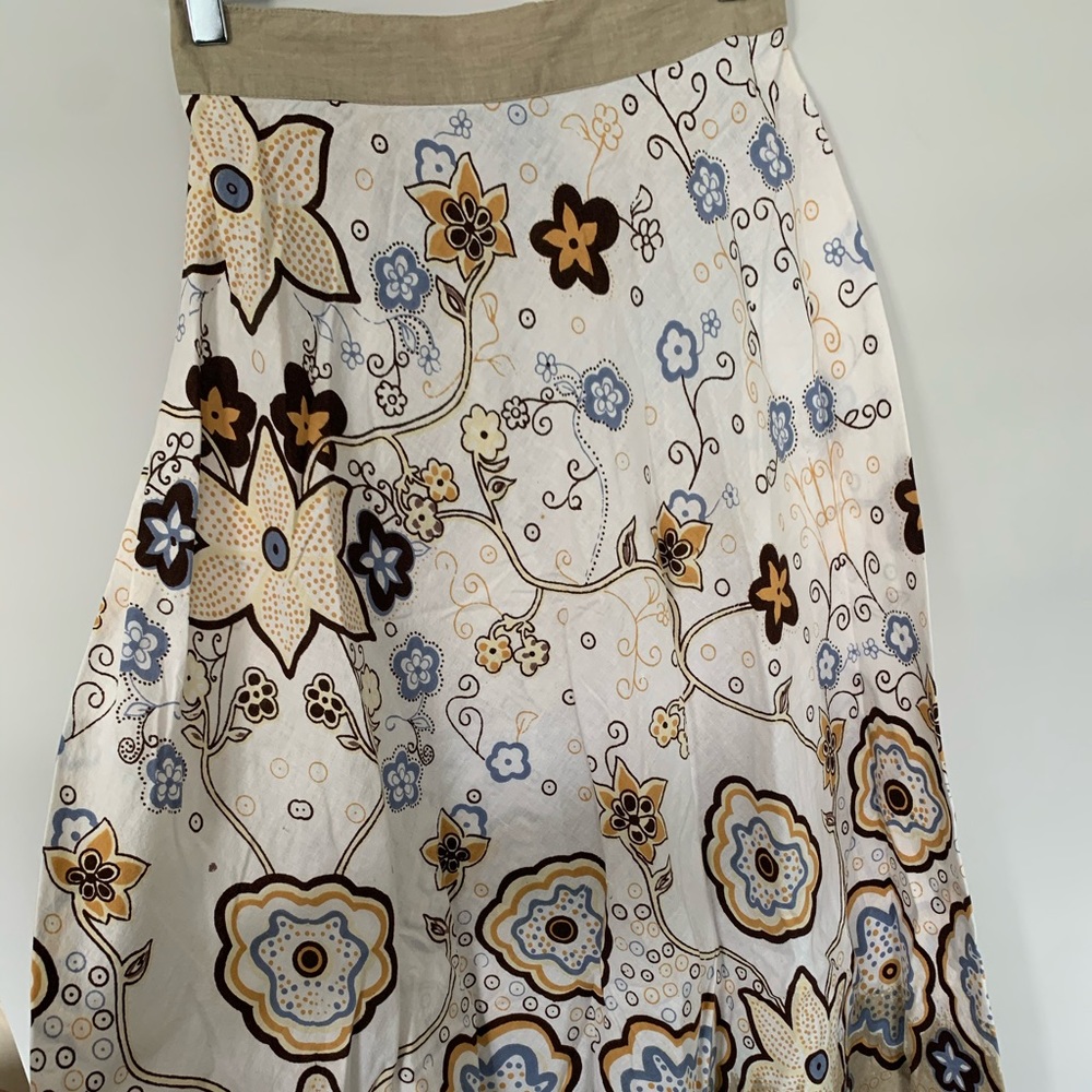 Below knee cotton printed skirt.